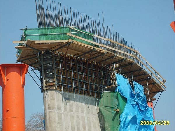 Опоры на Золотой мост г. Владивосток